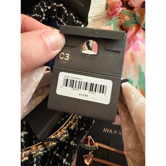 AVA & AIDEN hair accessory lot - Picture 6 of 11